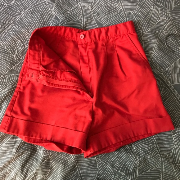 Vintage red pleated cuffed high waisted suit short - Picture 3 of 8